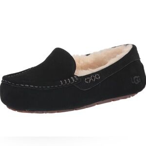 Like New Ugg slippers. Size 5. Black.